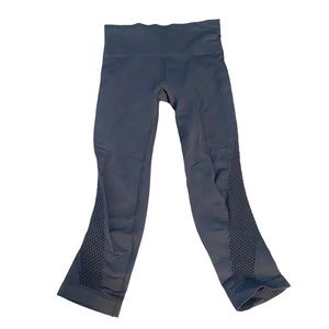 Athleta Gray Breakthrough Laser Cut Capri Seamless Leggings Women's XS